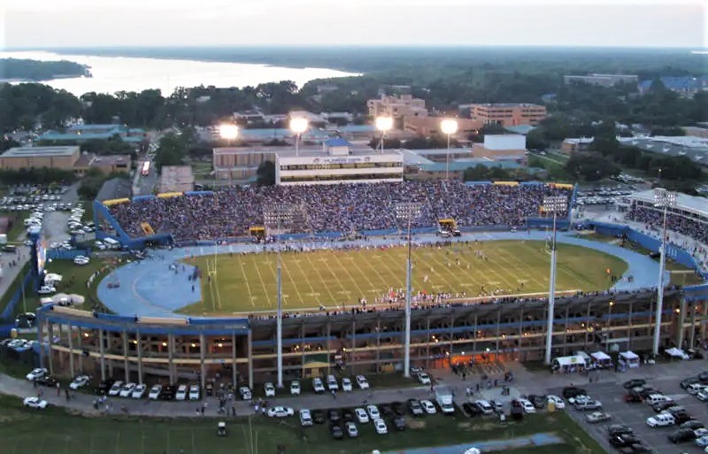 Southern University <a href="/GeauxJags/">Southern University Football</a>
D1AA FCS Subdivision
Baton Rouge, Louisiana
Athletes Follow: 
HC <a href="/EricDooley80/">Eric Dooley</a> 
AHC/ST/LB <a href="/CoachTGraves3/">COACH TERRENCE GRAVES</a> 
OL <a href="/damonnivens/">Damon Nivens</a>
RB <a href="/CoachDre38/">DRE’ D. FUSILIER</a>
WR <a href="/CoachFosselman/">Devin Fosselman</a> 
S <a href="/seanwallace25/">jeffrey D. Sachs</a> 
DL <a href="/SUCoach_DMiller/">Damarcus Miller</a> 
DE @LC_SUTrenches