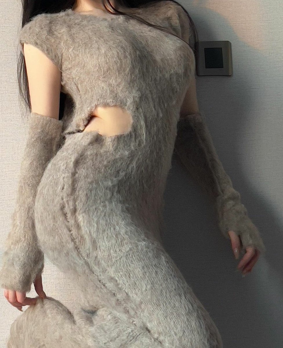 ︎ ︎

︎ ︎

︎ ︎

︎ ︎allyson-ryan.⠀ 
while I clean and tidy up my clothes, 
I found this little old dress given by a 
friend and tried to wear it again. 
still suits me, right?