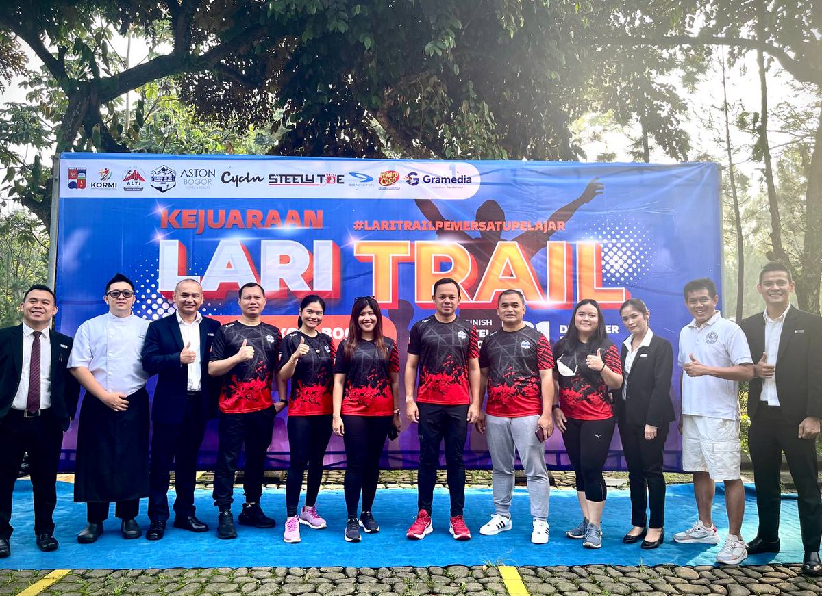 #ASTONBogor took part in holding the first student trail running championship in Indonesia.

The holding of this championship was the result of collaboration between the Asosiasi Lari Trail Indonesia (ALTI), Pemkot, Dispora, Disdik, and Diskominfo Kota Bogor.