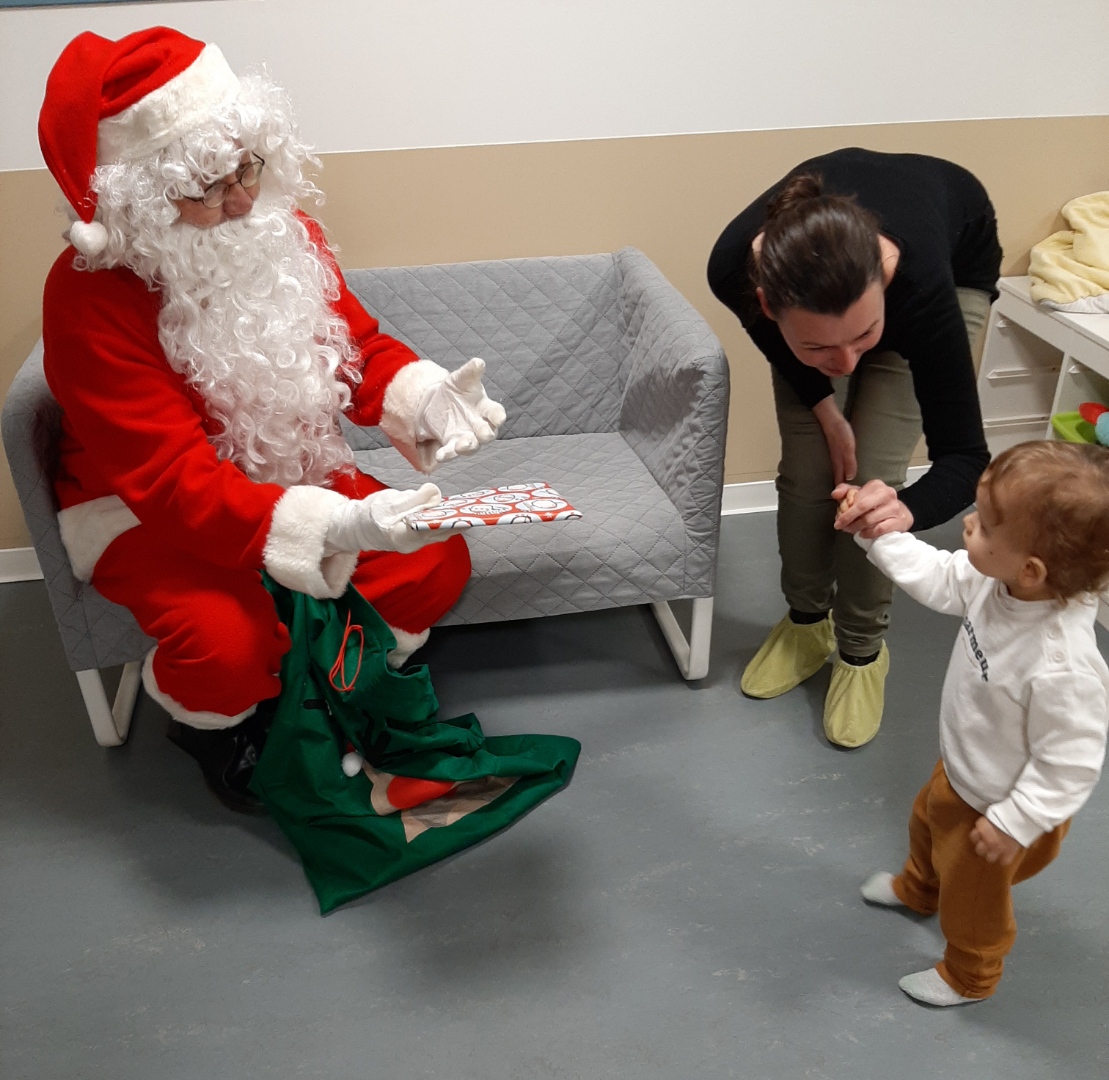 fedeADMR_82's tweet photo. 🎄C'est aussi #Noel pour les enfants de la micro-crèche #ADMR de Saint Nicolas !🎅
Chaque enfant a reçu un cadeau du Père Noël lors de l'annuel goûter de Noël.  Les parents ont pu aussi profiter avec un repas tous ensemble. 🫶 https://t.co/vn3oWaZ4Wj