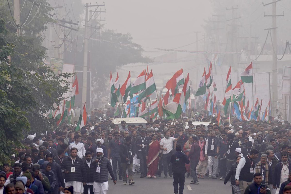 INCMinority's tweet photo. हर धुंध चीर कर, साथ बढ़ेंगे
मक़सद है तय, पीछे न हटेंगे

#BharatJodoYatra https://t.co/bc8sj1u74B