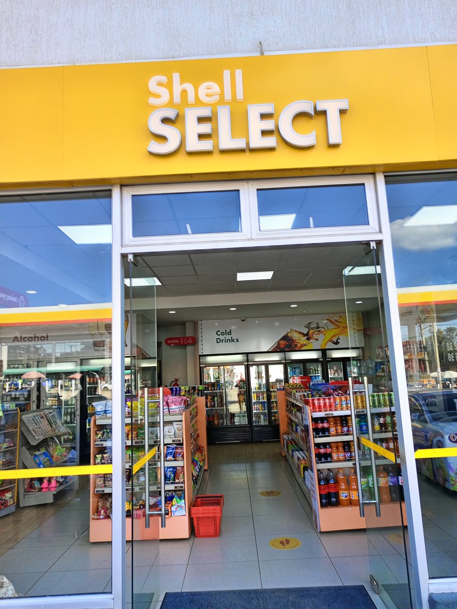 Murugi___'s tweet image. My go-to item for trips is coffee. Ironically it puts me to sleep. The only problem is when I wake up and I'm struggling to grasp my current location😂
You can stop over at Shell Select Shops to get some fresh hot coffee and snacks for the road.
#CraveItHaveIt #TupataneShell