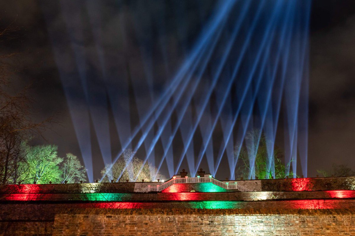 Jason_Murphy73's tweet photo. @barrabest @WeatherCee @angie_weather the light show at Castle Gardens, Lisburn. https://t.co/ZLEEKRLGq1