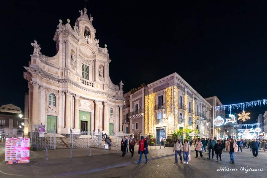 Lasiciliaweb's tweet image. Catania s'illumina d'immenso
Proiettori a led su diversi siti del barocco etneo VIDEO
lasiciliaweb.it/2022/12/catani…