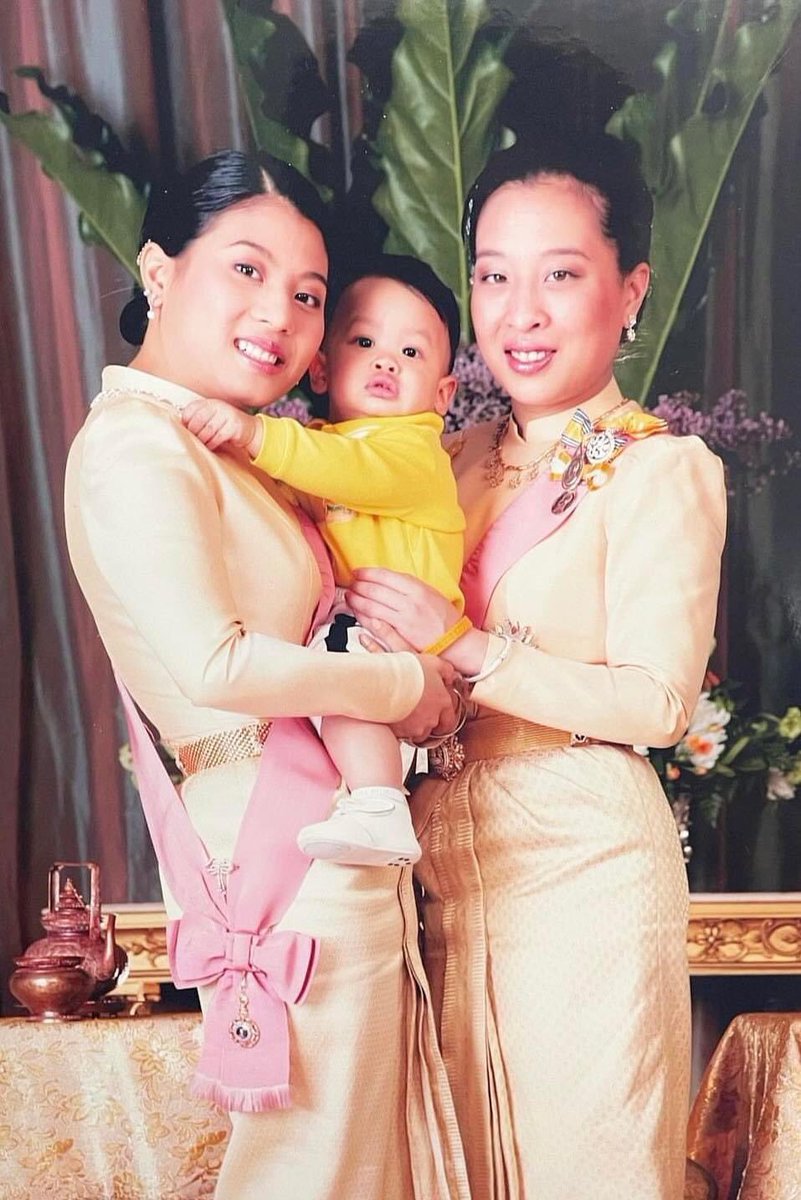 huang_huixian's tweet photo. ขออานุภาพแห่งพระรัตนตรัยและสิ่งศักดิ์สิทธิ์ในสากลมหาจักรวาล ปกอภิบาลประทานพรให้สมเด็จพระเจ้าลูกเธอ เจ้าฟ้าพัชรกิติยาภา นเรนทิราเทพยวดี กรมหลวงราชสาริณีสิริพัชร มหาวัชรราชธิดา ทรงสถิตเป็นมิ่งขวัญร่มเกล้าของเหล่าพสกนิกร ขอทรงพระพลานามัยส��บูรณ์แข็งแรง https://t.co/aVb4x2eniZ
