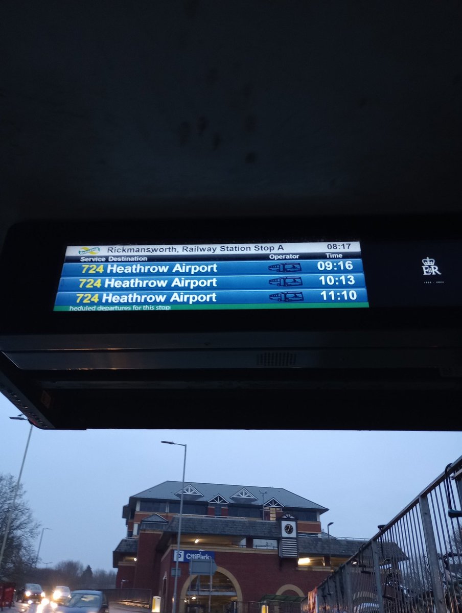 pokosodesuka's tweet photo. @arrivaessex Hi, 8:17 to Heathrow not on the monitor. I arrived at 8.15. https://t.co/gaQrQhySdK