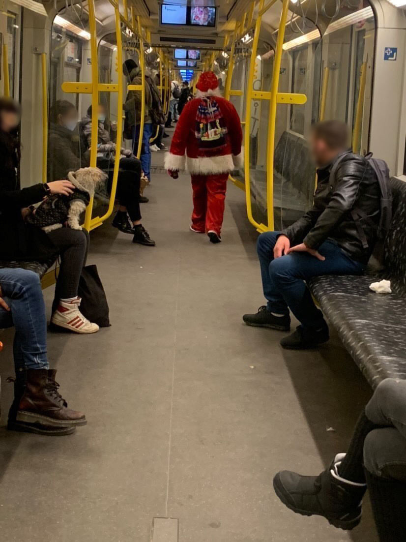 BVG_Kampagne's tweet photo. Dieses Jahr mit dem größten Schlitten der Stadt unterwegs. https://t.co/9ZEI0lzlfS