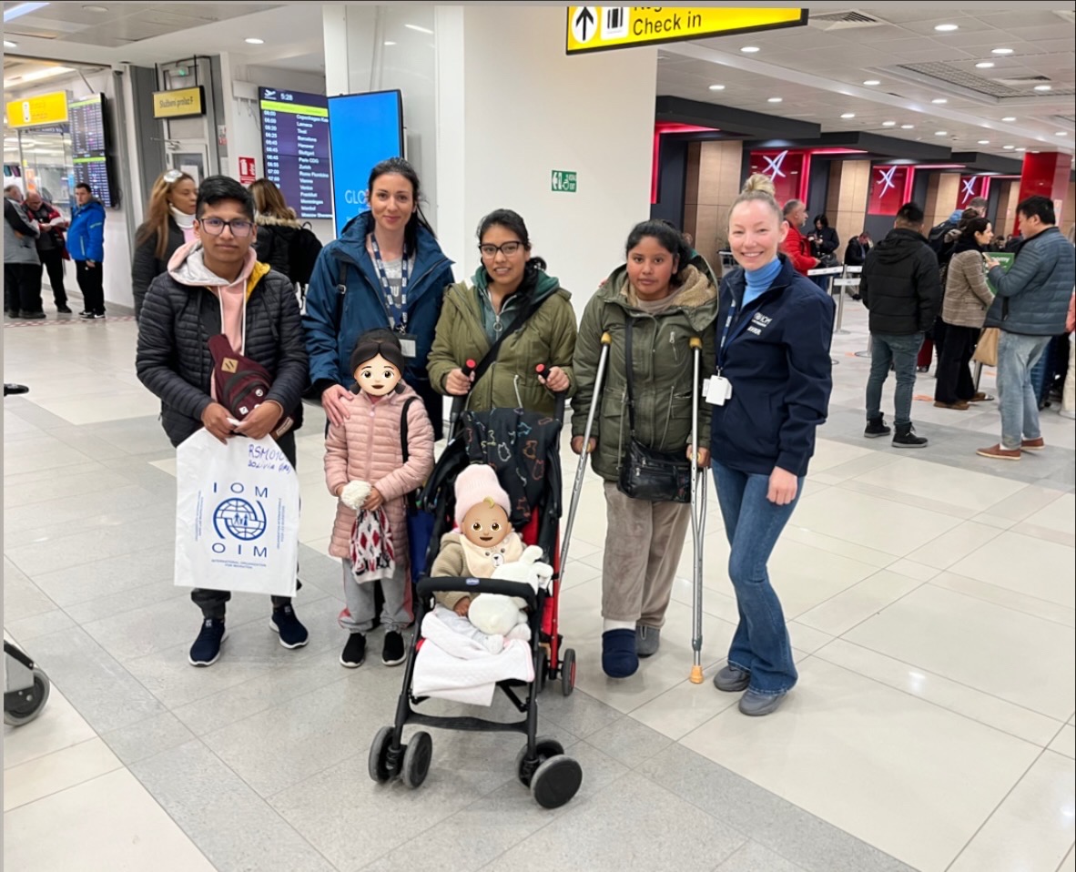Today, <a href="/IOMSerbia/">IOMSerbia</a> successfully organized the last #AVRR movement in 2022. A family from Bolivia 🇧🇴 will be able to reunite and spend the holidays with their loved ones 🫶🏽 in their home country after taking a risky migratory route. Thanks to <a href="/KIRS_SRBIJA/">KIRS Srbija 🇷🇸</a> and MoH for their support.