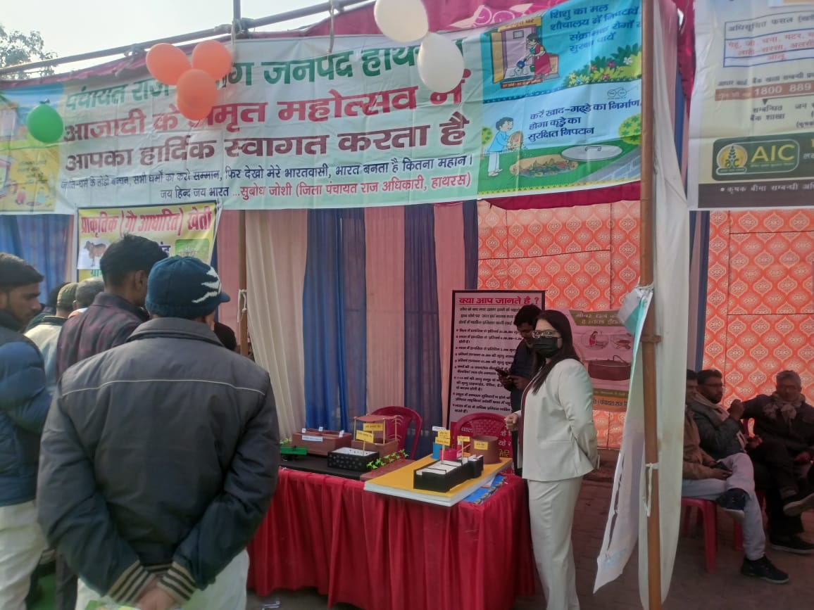 subodhjoshidpro's tweet photo. किसान सम्मान दिवस 2023 के उपलक्ष्य में मंडी समिति में आयोजित किसान मेले में अपने विभाग की स्टाल पर अपशिष्ट प्रबंधन के मॉडल का अवलोकन कर प्रबंधन की विभिन्न विधियों की जानकारी की
@uppanchayatiraj 
@anujias09 
@apcuttarpradesh 
@Bhupendraupbjp 
@dm_hathras https://t.co/hlP61RKxqj