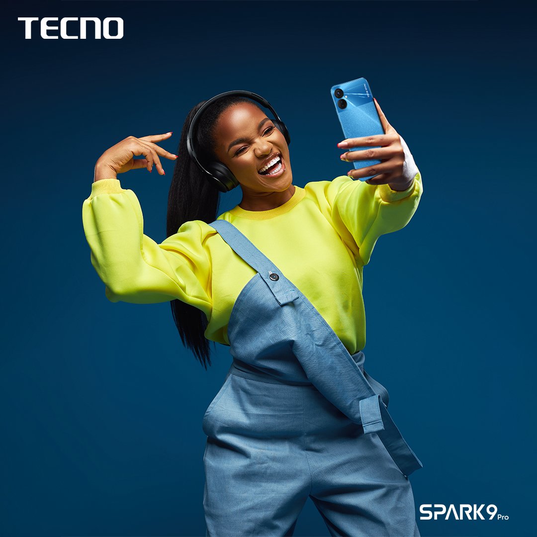TECNOMobileNG's tweet image. 2 days to christmas! 

What&apos;s your mood right now? .
A) 💃
B) 🥳🤩
C) 😔😏

#SPARK9Series 
#SPARK9Pro