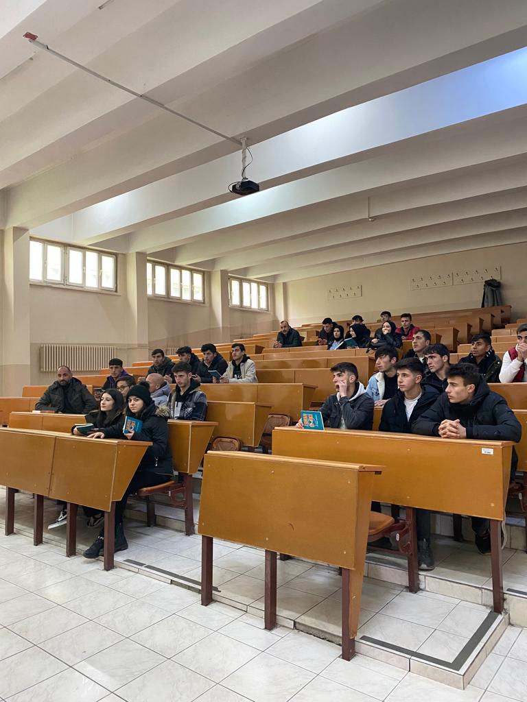 12. Sınıflara yönelik Atatürk Üniversitesi'ne gezi düzenlendi.