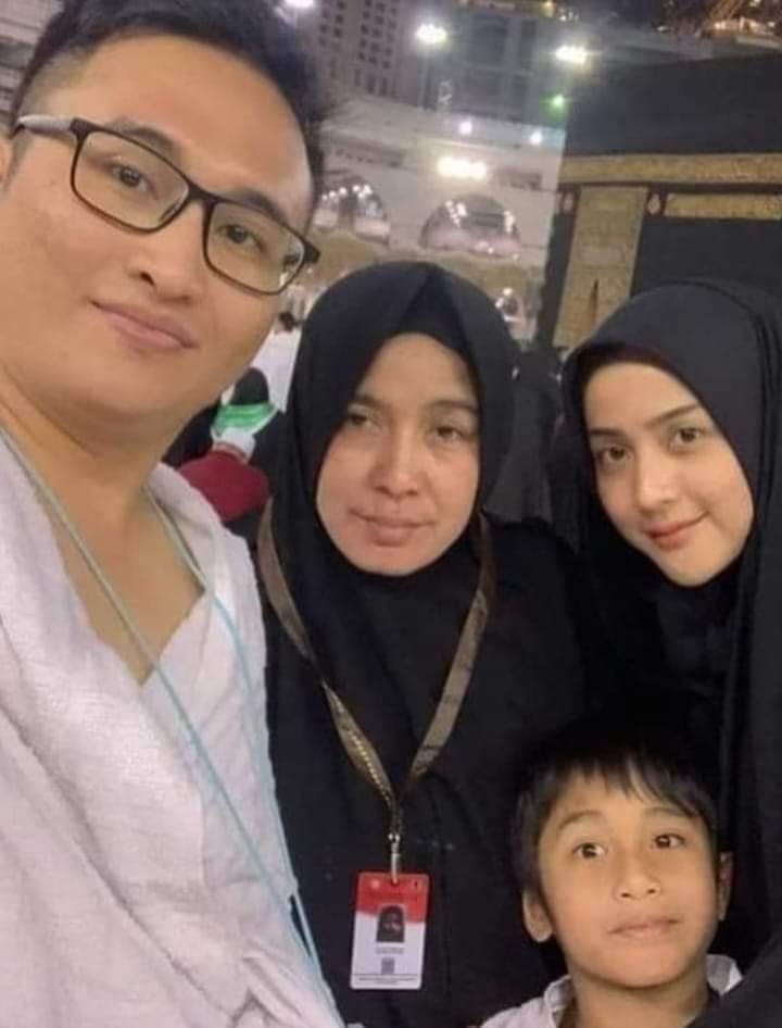 أنا وزوجتي وأطفالي إخوتكم الجدد في الدين 
لقد دخلنا الإسلام عن قناعة ولم يرحب بنا أحد 
ثم لم يبارك لنا أحد 💔