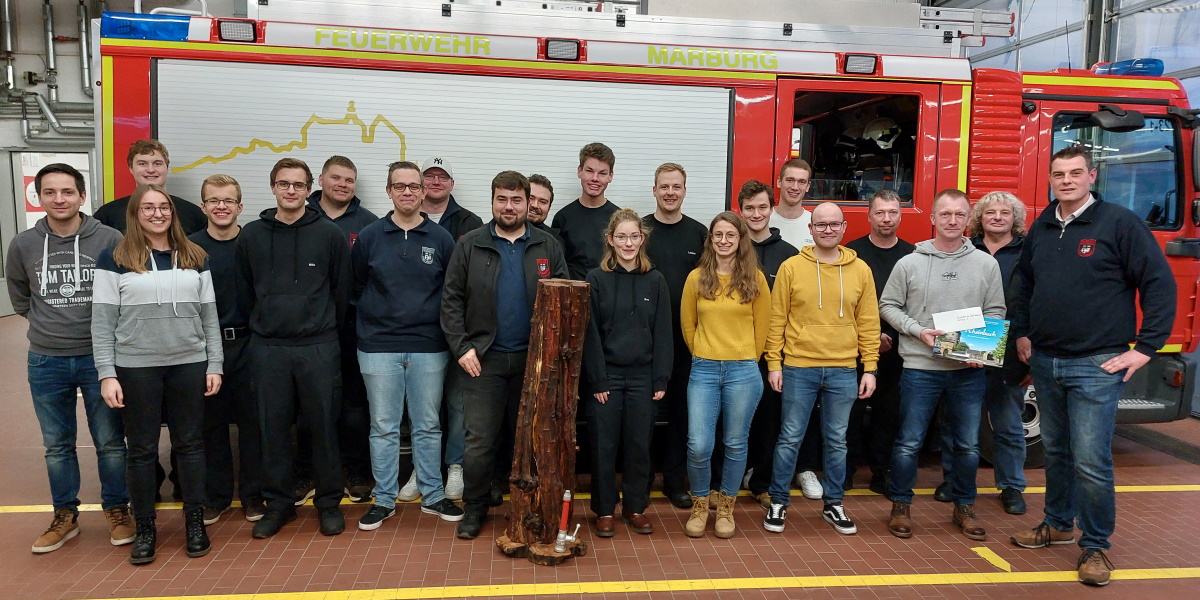 FF_Rheinbach's tweet photo. Am 26.11.2022 fuhr erneut eine Abordnung der #Löschgruppe #Oberdrees nach #Marburg zu den Kamerad:innen der Löschzüge Marburg-Mitte, um die im letzten Jahr begonnene #Freundschaft der Löscheinheiten zu intensivieren: https://t.co/P0i9qNylBh https://t.co/GqXfOgzvq5
