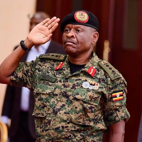 nbstv's tweet photo. Police has arrested a lorry driver who last night circumvented the CDF's lead car with his lights and siren before hitting the principal's car. 

UPDF officers opened fire, deflating the lorry. This incident happened at 11:30 pm around Mbuya.

Courtesy Picture 

#NBSUpdates https://t.co/hLioQVr3Rj
