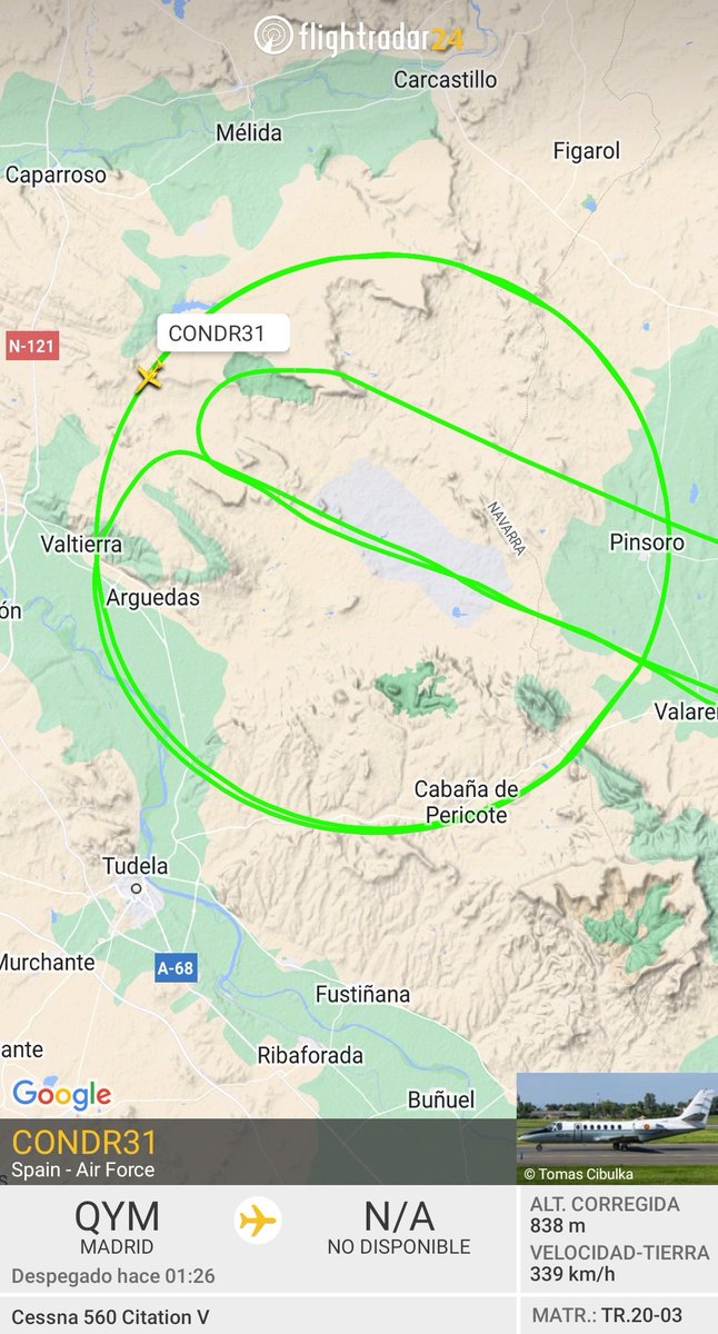 Web_AME's tweet photo. El "Cóndor" sobrevolando las #BardenasReales
✈️ #C560
#CECAF #403Escuadron @EjercitoAire 🧐👇 https://t.co/r5FiwGY7wP