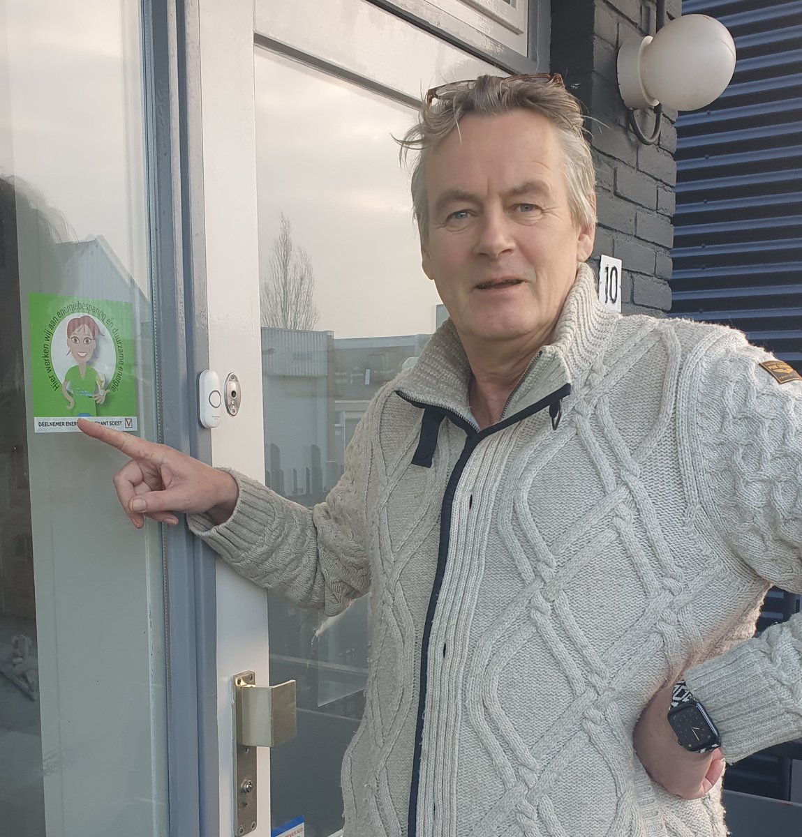 BmoSoest's tweet photo. Lucas Pijfers van @lovelties  gaat #verduurzanmen de energie rekening loopt uit de hand. Dus #energiescan van @klimaatroute. #duurzaamondernemen? Vraag @basdehaas van @BmoSoest. Bel of stuur hem een bericht via 06 538 43 794
#aandeslagmetnieuweenergie #zonneenergie https://t.co/3gkeGmtEYM