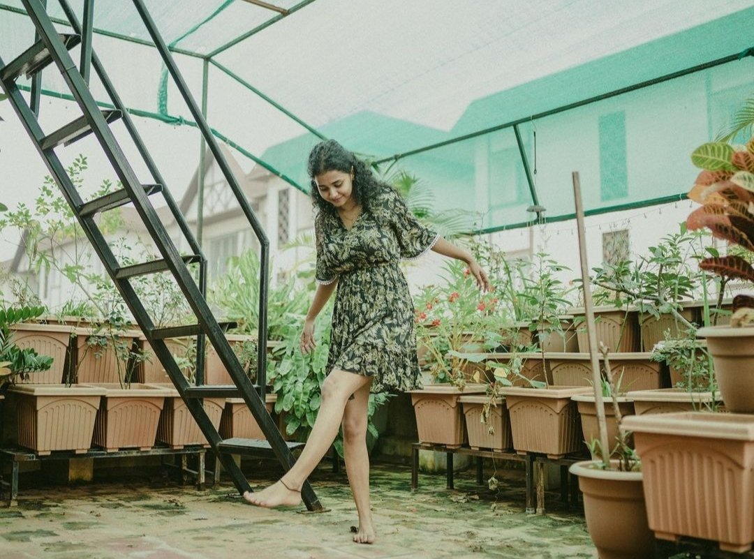 prathana_offl's tweet photo. Alot can happen in a year...💚🫰
.
.
#liveinthemoment  #prathananathan #LoveToday #lovetocamstudio #mamakutty #pachaelai https://t.co/lT7Jwg685h