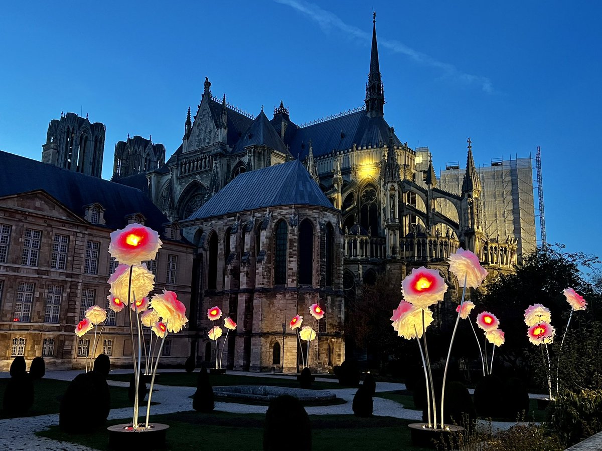 IsaHorlans's tweet photo. Coup de chapeau à la @VilledeReims : propre, entretenue, verte, écolo sans être punitive, ses Promenades (un parc) rénovées sont une belle réussite pour les familles, les décorations de fin 2022 sont originales, superbes 👏👏
Welcome (45’ en TGV si vous en trouvez un) https://t.co/NNlGhe90qe