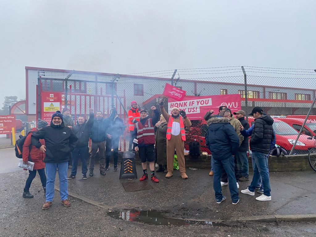 MarcAnthonyC1's tweet photo. Postie's on fire.... https://t.co/aSUylXrzpw
