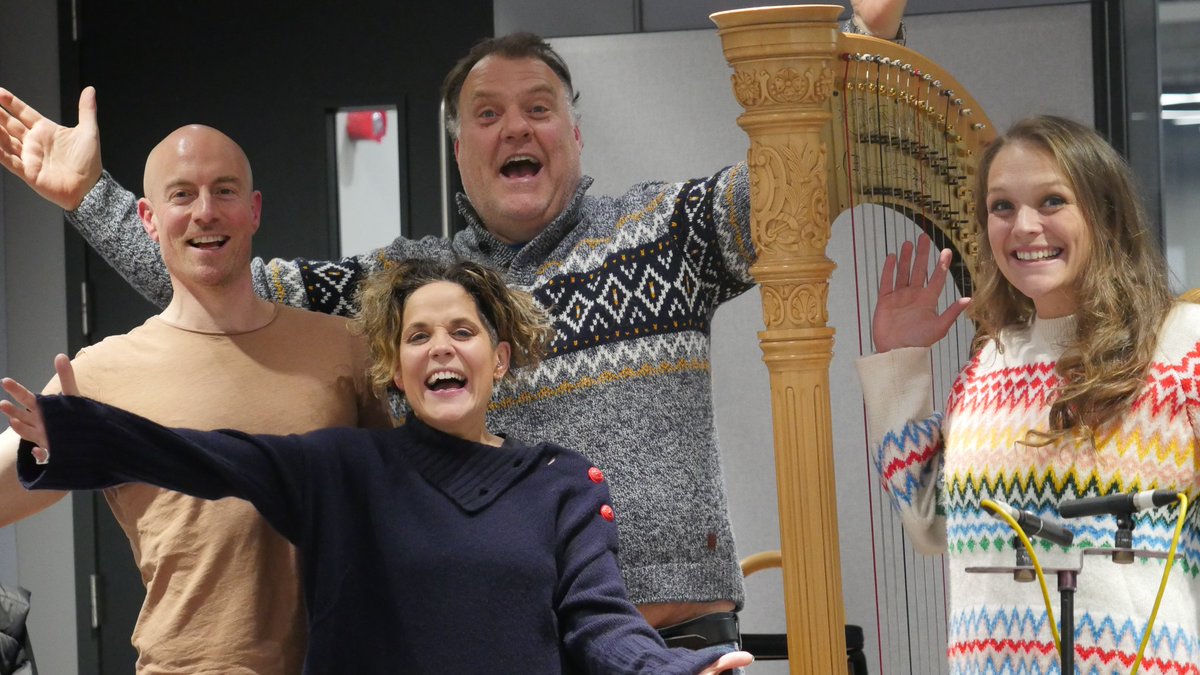 What happens when you put world-class talents in a radio studio? Find out today at 11am bbc.in/radiowales @Bryn_Terfel Amy @Wadge and @GravelleMatthew offer their seasonal selection of songs and poems. 🎶