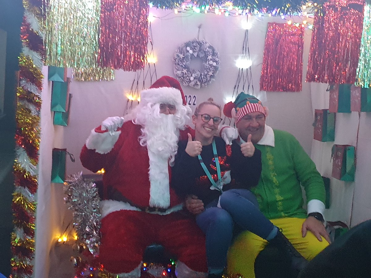 PhoenixLCG's tweet photo. Ty Monmouth school, made the most of their last day! A visit from Santa and Christmas Dinner 🙂 The day was a big Team effort, children shopped, helped prepare the food, made desserts, took orders and helped serve the food. The grotto looked amazing! Nadolig Llawen Pawb https://t.co/OqPtWsPVXL