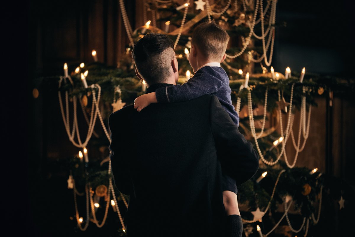 Merry Christmas, by order of...  🎄

📷 Robert Viglasky