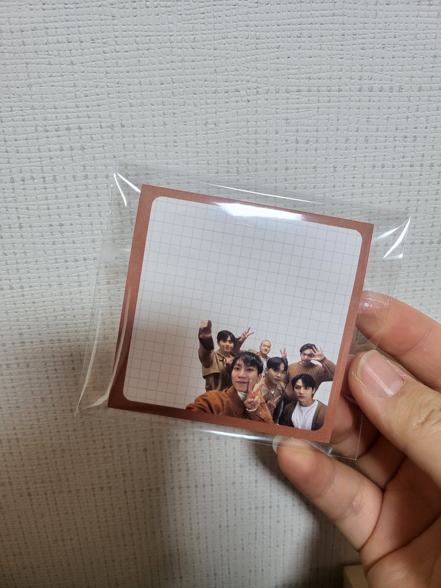 btob_321_mel's tweet photo. 포스트잇 실물 도착!😊
혹시 콘서트때 나눔받으실 분 계신가요~~
얼마 없지만... 20장씩 들어있어요! https://t.co/RBTZN8lr90