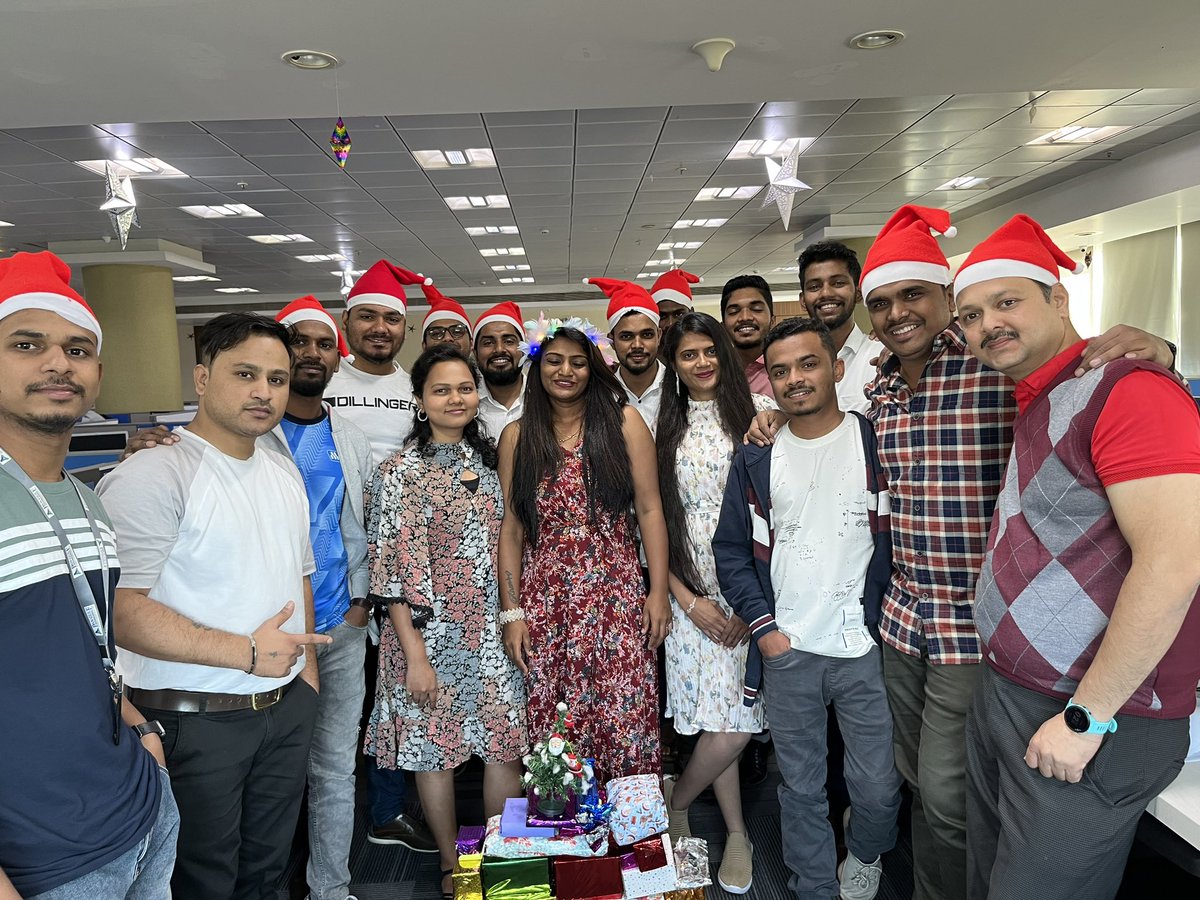 AbhiDeaf's tweet photo. Christmas celebration at office #christmas2022 #office #newyear #2022vision  @pangulftech @PanGulf_Tech https://t.co/NNZ2aVGEFP