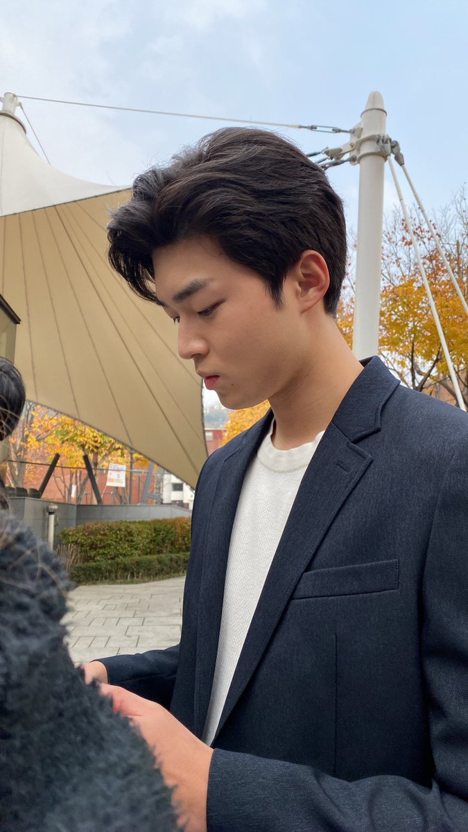 cloudy on Twitter: "Ji Hosung, wanna go out with me? 😏"