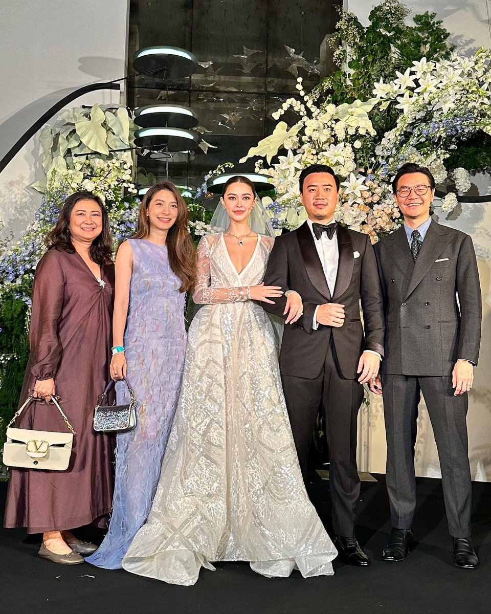 MewnitthafcO's tweet photo. <> น้องมิว คุณสา และแม่ปู ร่วมงานแต่งงาน #patnote Congratulations naka ❤️ ยินดีกับน้องแพท ❤️ คุณโน๊ต และทั้งสองครอบครัวค่ะ
#patnote 👰♂️🤵💚💚 <>
:
📸 Repost Cr. @ MomPu🦀
... 🥰
:
#saint_kuha
#mewsaint
#mewnittha
#มิวนิษฐา
#มิวนิษฐาจิรยั่งยืน
#teammew https://t.co/vd9zxznPFP