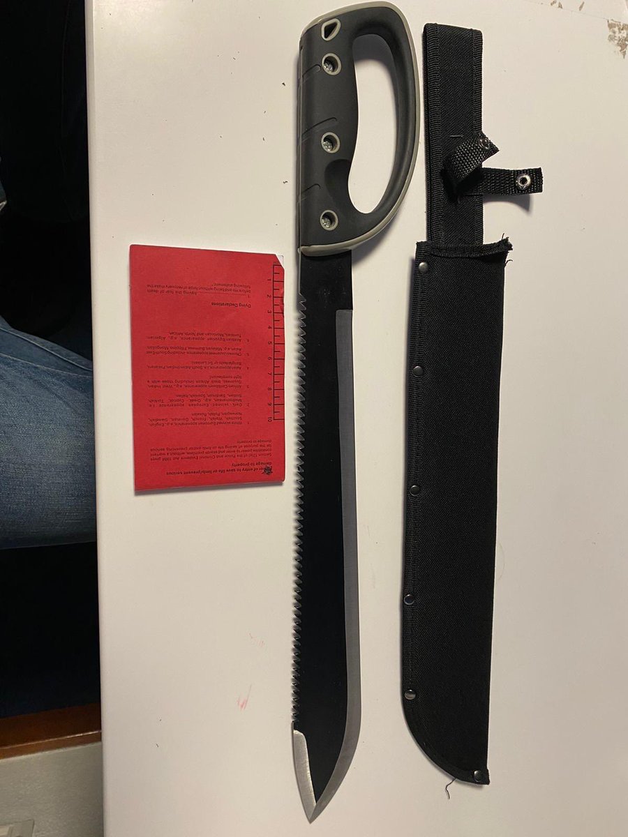 MPSLewisham's tweet image. ‼ Last night Officers from SE Violence Suppression Unit on pro active patrols stopped a SIXTEEN year old male and was subject to a Stop &amp;amp; Search. Officers unveiled an armoury of weapons on the male including machetes, a bottle of Amonia acid and also CS irritant spray.