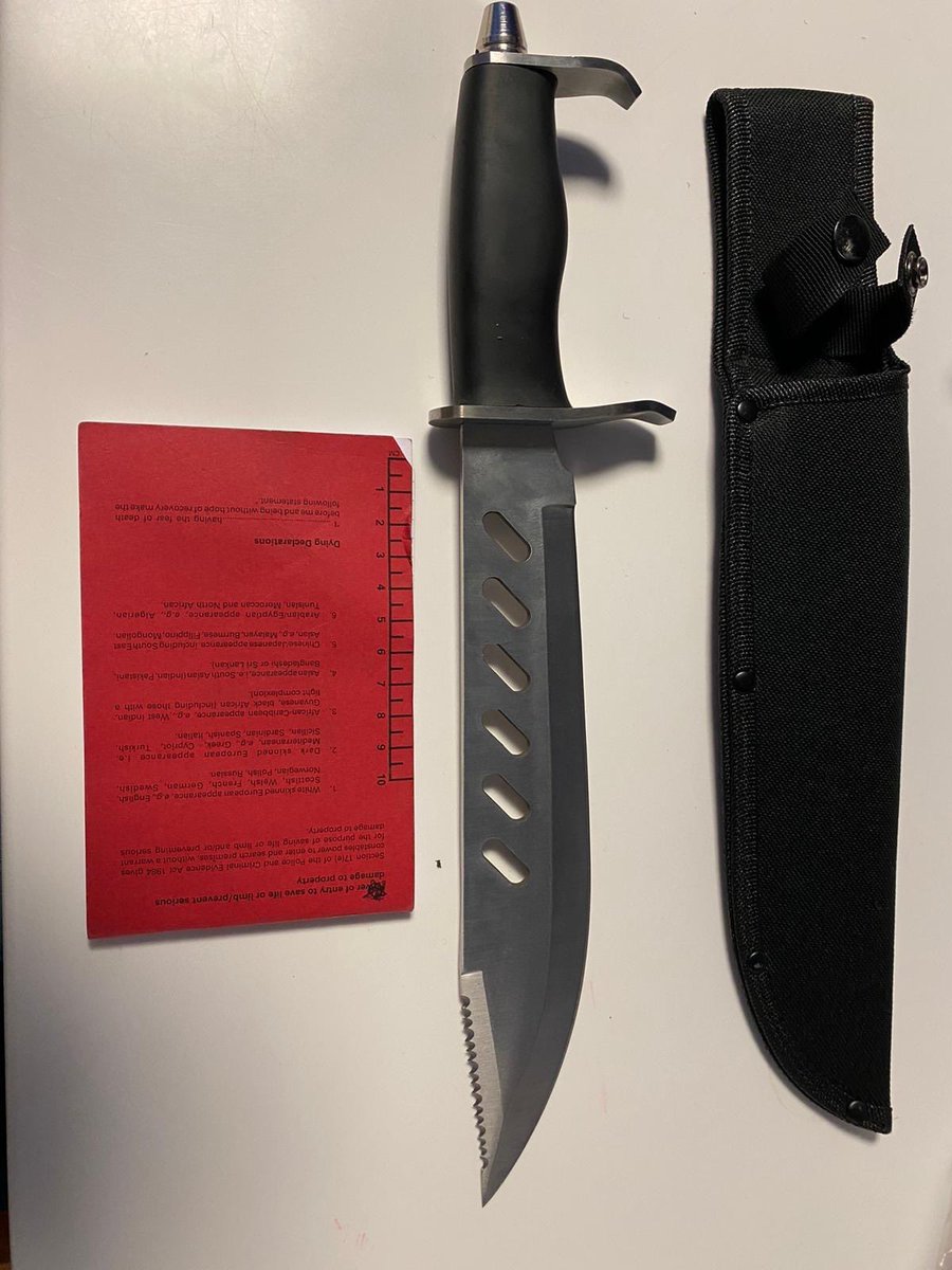 MPSLewisham's tweet image. ‼ Last night Officers from SE Violence Suppression Unit on pro active patrols stopped a SIXTEEN year old male and was subject to a Stop &amp;amp; Search. Officers unveiled an armoury of weapons on the male including machetes, a bottle of Amonia acid and also CS irritant spray.