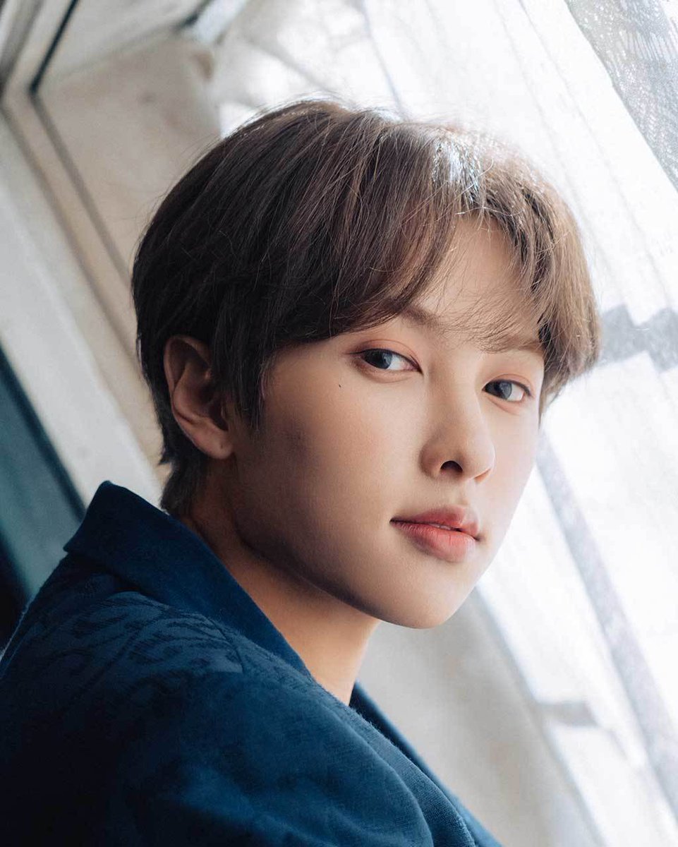 ouriioneof's tweet photo. OnlyOneOf Japan 1st Mini Album 「chrOme arts」 Profile Photos https://t.co/eDzqCeHTx4