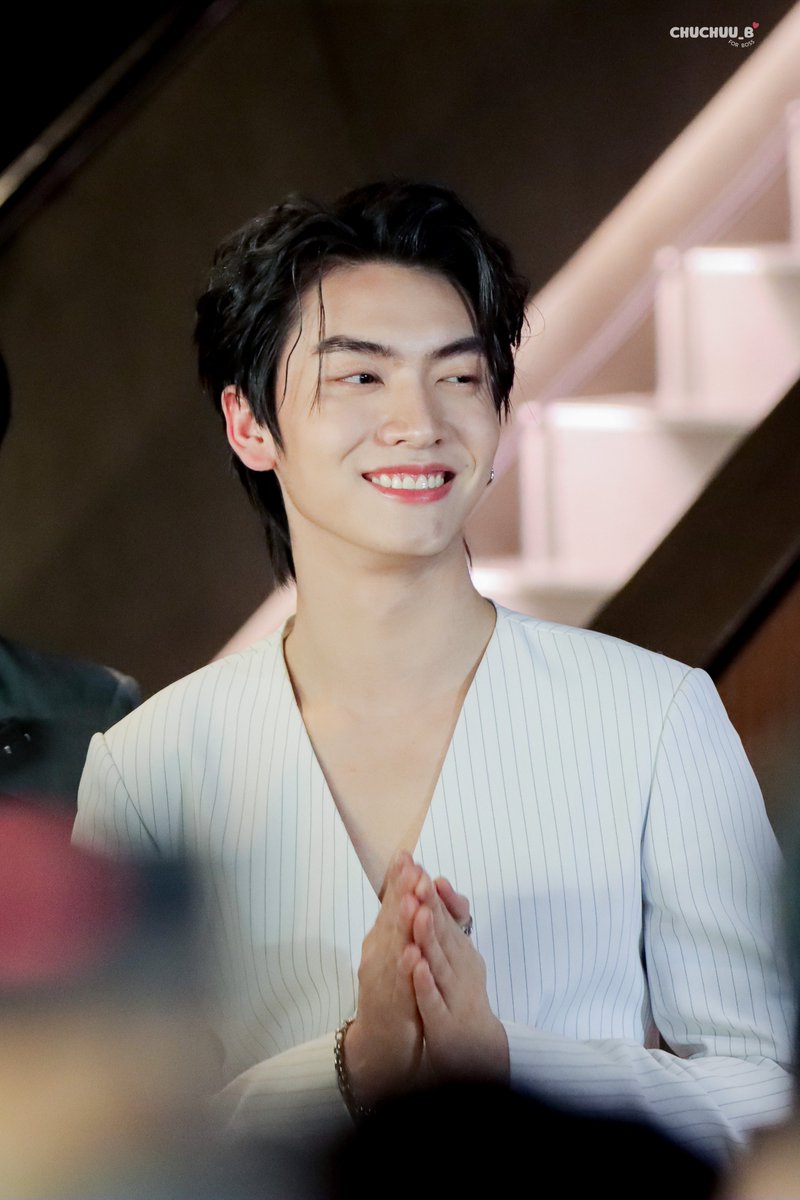 Chuchuu_b's tweet photo. 231222 ~ ล้มตึงงงงงงงงงงงงง  น่ารักมาก หล่อมาก!✨💗 

@Bossckm_ 

Yuniverse X BossNoeul 

#Bosschaikamon
#YuniverseAwards2022 https://t.co/0QTcheV0Lp