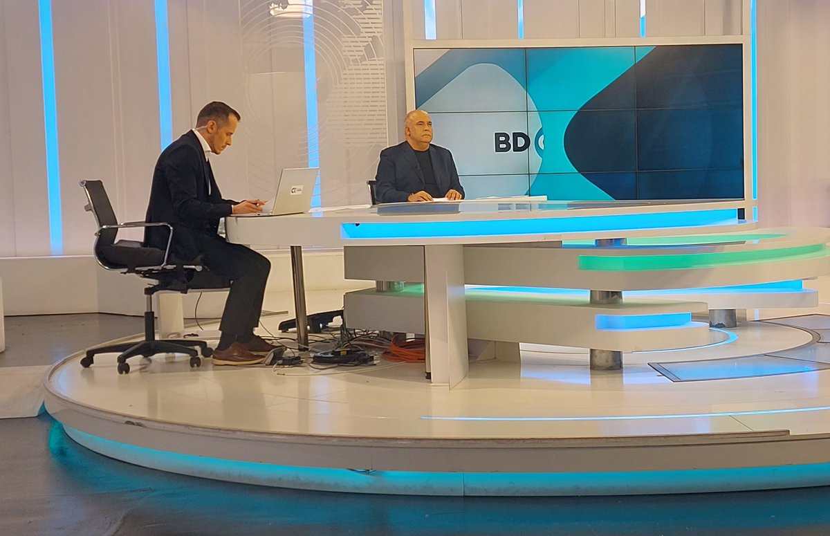 BDCanariasTV's tweet photo. #EnDirecto La actualidad del mundo del deporte con José Antonio Pérez @deportetvC #PonLaTele https://t.co/jjPaB4Uc19