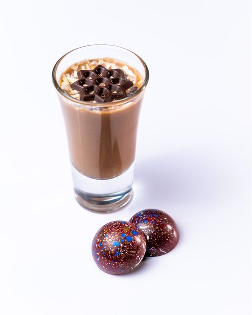 Chocobar_Cortes's tweet photo. ¿Hay algo mejor que el coquito en estas fiestas?🎄🎁
¡Nosotros creemos que sí!🥥 🍫 🤩
Prueba los inigualables Bombones artesanales de Coquito Cortés, creados en colaboración con Rums of Puerto Rico , y descubre como el coquito y Chocolate https://t.co/qZYpMVtmam