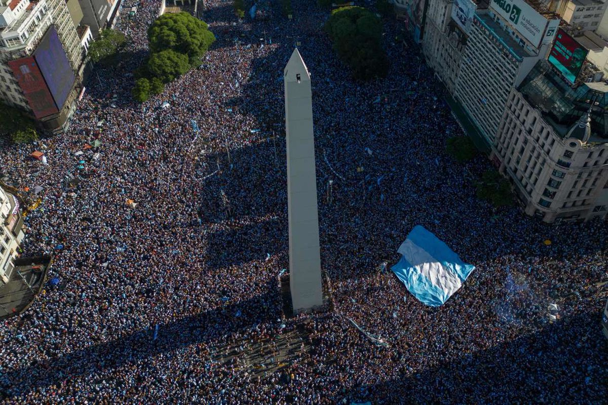 yassineselmi23's tweet photo. Une pensée aux équipes du SAMU de Buenos Aires, Argentine (SAME 107) qui ont été présentes dans les rues de cette capitale durant ces grandes célébrations des argentins.
🇦🇷 🩺🚑🧑⚕️
#SAMU #SAME107 #MedTwitter #Argentina #FIFAWorldCupQatar2022 https://t.co/12AzUjbsk8