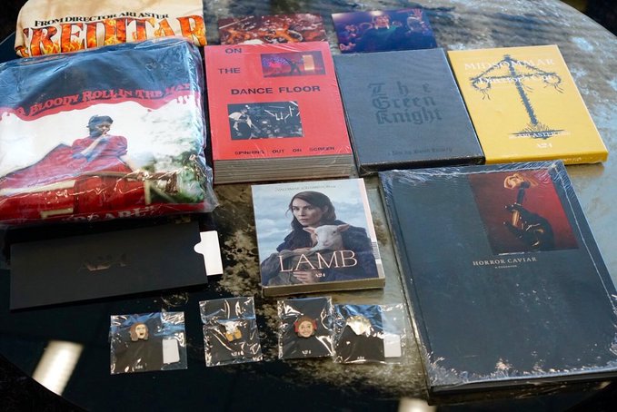 HIDEO_KOJIMA_EN's tweet photo. I got a lot of Christmas gifts from A24 🎁
Thank you 🙏🫶😍 https://t.co/0udbSNxz74