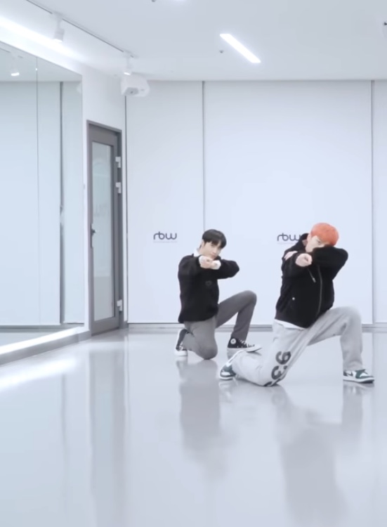 miraecloset's tweet photo. 221221 공식 유튜브

🌈브랜드 : 아카이브 볼드
🌈상품명 : 939 LOGO SWEAT PANTS (GRAY)
🌈가격 : 79,000

🔗https://t.co/94CXQbdKFG

#YUBIN #유빈 #미래소년 #MIRAE https://t.co/B7fskTPlyD