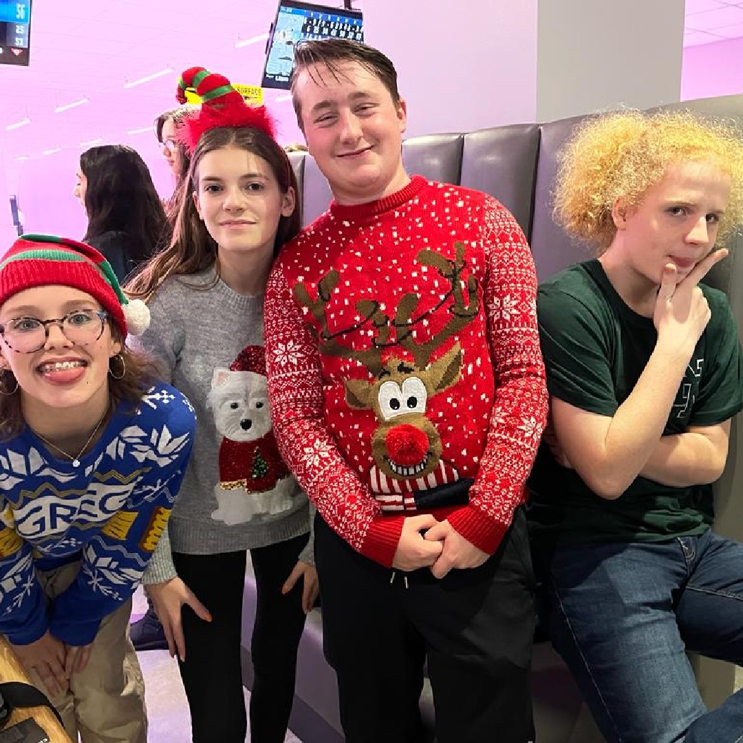 eppingyc's tweet photo. Epping Forest Youth Council got together to celebrate Christmas at @tenpin_uk
A brilliant evening, bowling and singing their hearts out with karaoke. ๐ณ๐ถ๐ค #efyc #efdc #christmaspartyideas https://t.co/XyM8oIGZ5Z