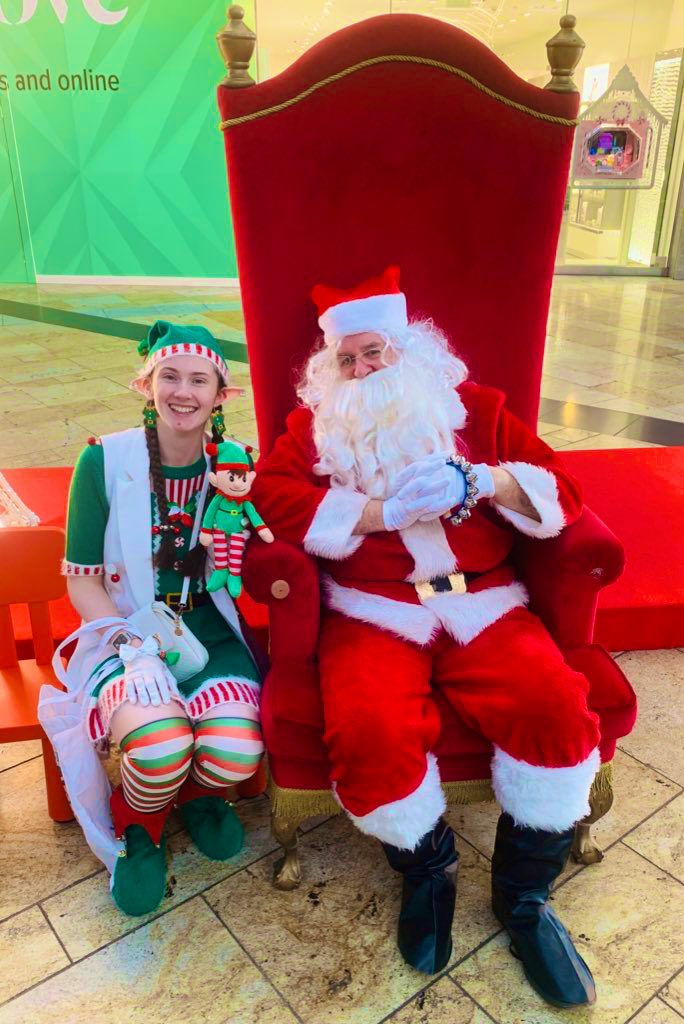Aislinsmith01's tweet photo. Happy 23rd Day of December Everyone❤️🎅🏼🦌🎁🎉🥳🎄 Today Aislin’s Elf Squad are in @shopsilverburn 11.30-2.30 with Santa and @GCH_Charity if you’re out doing some last minute shopping come see us 👋 😊🎄🎁❄️ #bigfriendlyelf #6ftElf #volunteer #RealElfThatsNoOnAShelf #christmas2022 https://t.co/W6SzgjEXWn
