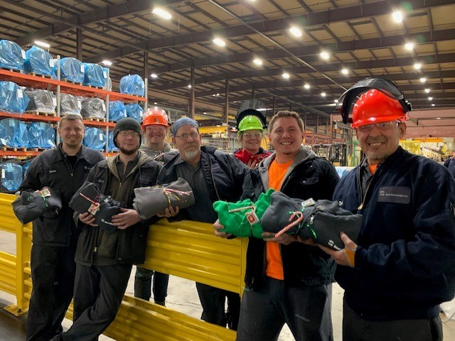 SteelTech_NA's tweet photo. Our facilities found time to celebrate together this holiday season with meals, gifts, and smiles galore!
From our family to yours, #HappyHolidays! #SteelTechTeam https://t.co/9G6uilhV23