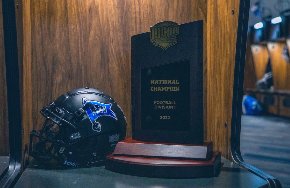 2023 recruits the National Champions are on the hunt for the next <a href="/ReiverFootball/">IWCC Reiver Football</a> players!! Drop your film and retweet to get evaluated!! #SailsUp
