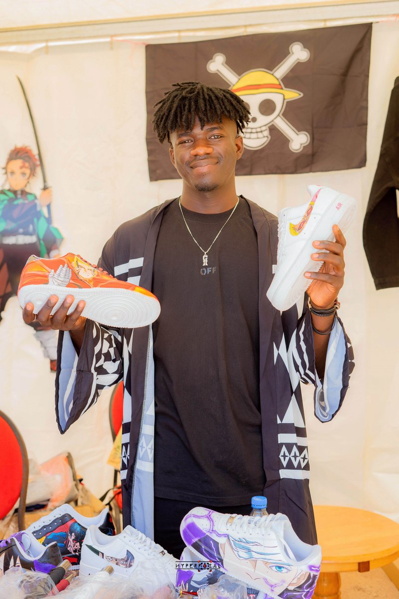 JapanEmbSenegal's tweet photo. Portrait d'un artiste 🧐│Je partage avec vous la découverte d'un jeune artiste/dessinateur africain fan de la pop cult. 🇯🇵, qui fait un travail extraordinaire. 
Il excelle dans la customisation de sneakers, t-shirt ect... en utilisant l'image de vos mangas préférés. 
@gabs_abens https://t.co/lbYUetp8aE