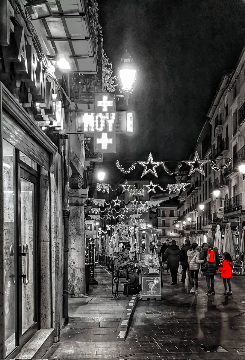 #splash_addiction #splash #splash_perfection #be_one_splash #bnwsplash_perfection #bnwsplash_spain
#blackwhite #bw_addiction #bw_addiction
#bnw_world #noir_shots #christmas
#christmastree #navidad
#bnw_captures #bnw_amateur #teruel #aragon #red