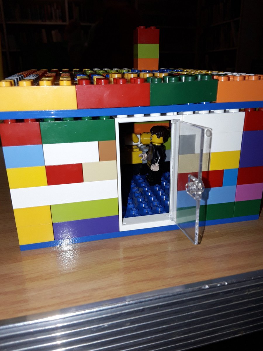 WFlibraries's tweet photo. Some more of the Lego builds created today at #StanleyLibrary. #WFlibraries #LoveLego https://t.co/rOgZFl5ZdT
