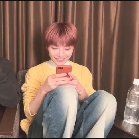 ES UN NENE, PARECE 10 AÑOS MENOS AYUDA