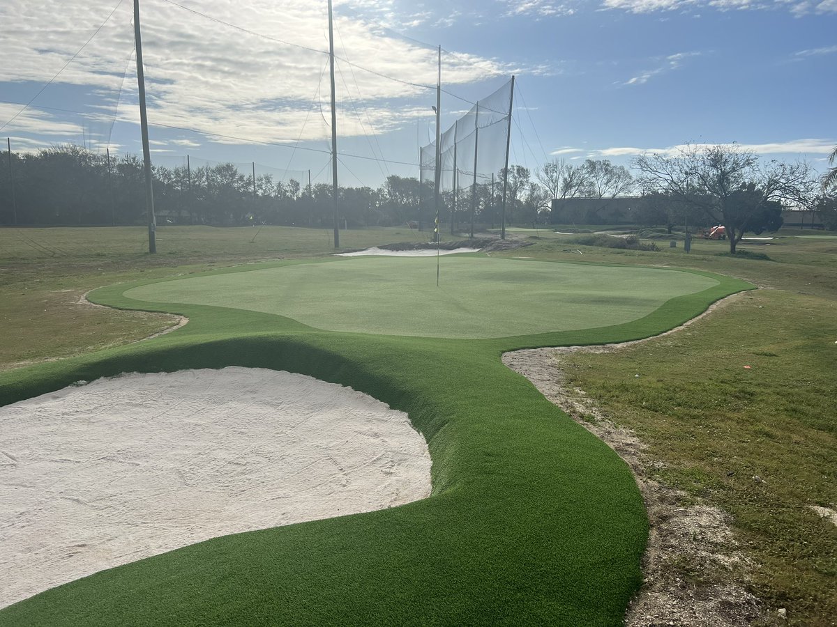 cmgolfdesign's tweet photo. First flag is set in the first Green at Suncoast Golf Center which will be debuting five of nine greens today. Each green has four to five possible pin locations to be able to change it up daily.
#syntheticturf #publicgolf #shortcourse #sarasota #golife #letsgo #xgrass https://t.co/0dO6valbfp