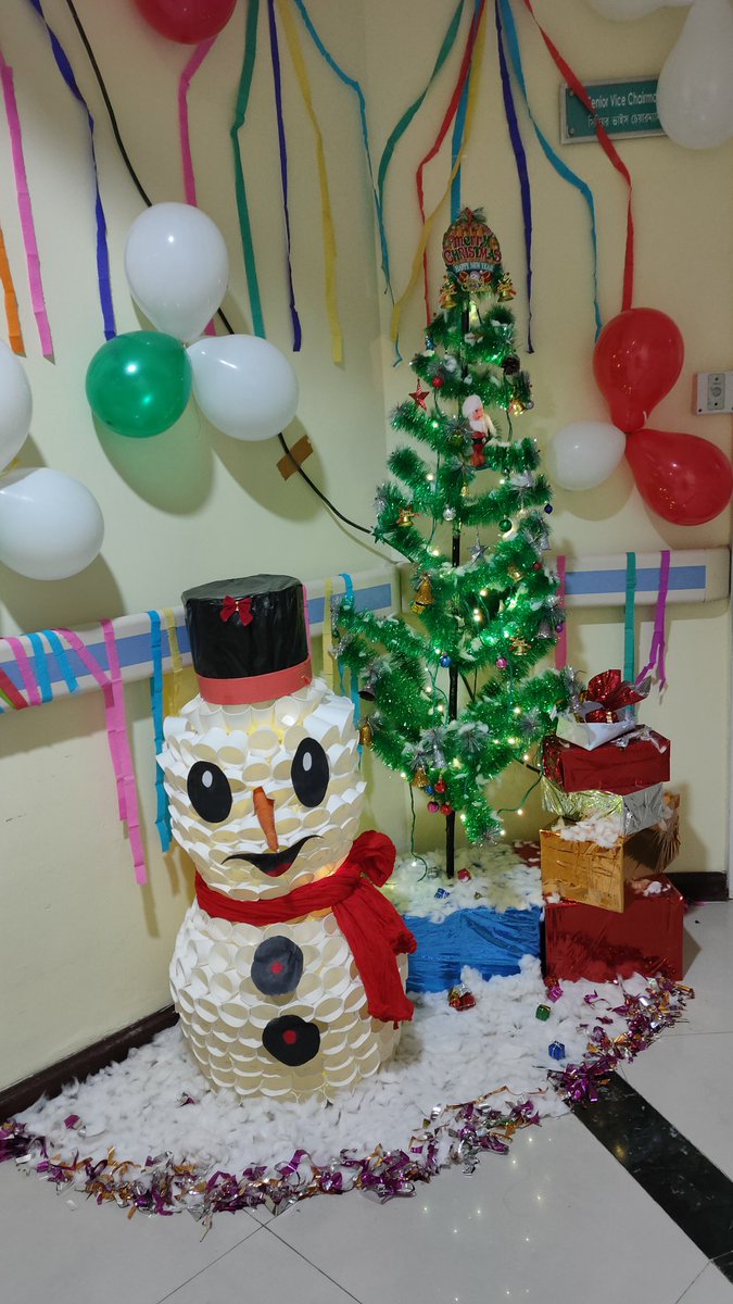 ecmocare's tweet photo. The festive season begins with celebrations amidst ongoing #ECPR and #ECMO
Its never a holiday for any ECMO unit
Credit goes to the #ICU_Nurses
for all these decorations
#ECMO_Kolkata https://t.co/lIco7vzDIy