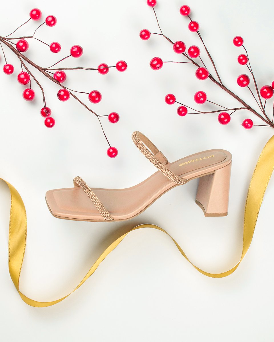 Bottero's tweet image. Um Natal feliz pede sandálias Bottero para completar essa data maravilhosa! ✨❤🎄

Encontre em: bottero.net/342803

#natal #natalbottero #verão2023 #primaveraverão #lookverão #primavera2022 #lookprimavera #instamoda #moda2023 #modaurbana #apaixonadapeloquefaz #bottero